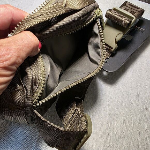 Steve Madden Army Green Fanny Pack Waist Bag Adjustable Crossbody Zippered NEW - Picture 11 of 13